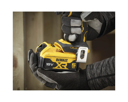Batterie Dewalt 18 volts 5 ampères-heures en détail