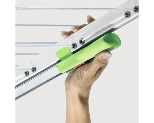 Wäschespinne mit Zugmechanismus in Verwendung