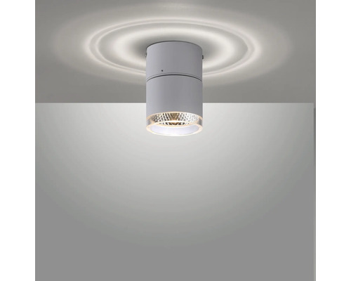 Zylindrische Deckenleuchte an Zimmerdecke