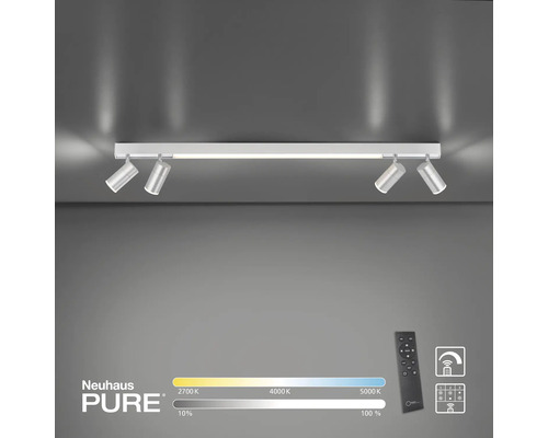 Weisse Deckenleuchte mit vier Strahlern und Fernbedienung zur Steuerung der Lichtfarbe