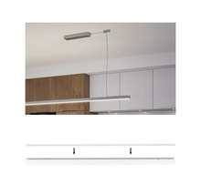 Abgehängte LED-Leuchte im Küchenbereich mit Montageanleitung.