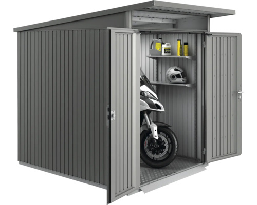 Abri de jardin métallique avec portes ouvertes, moto et étagères