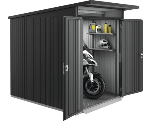 Garage à motos en métal avec portes ouvertes, comprenant moto, casque et étagères de rangement