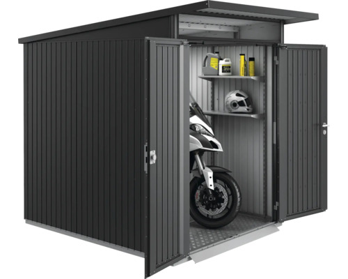 Metall Gerätehaus mit Motorrad, Regalen und geöffneten Türen