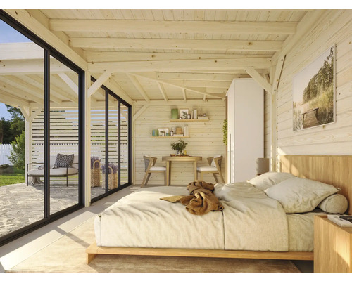 Maison en bois claire avec coin chambre, coin repas et terrasse avec coin salon