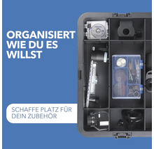 Geöffnete graue Aufbewahrungsbox mit verschiedenen Werkzeugen und Zubehör