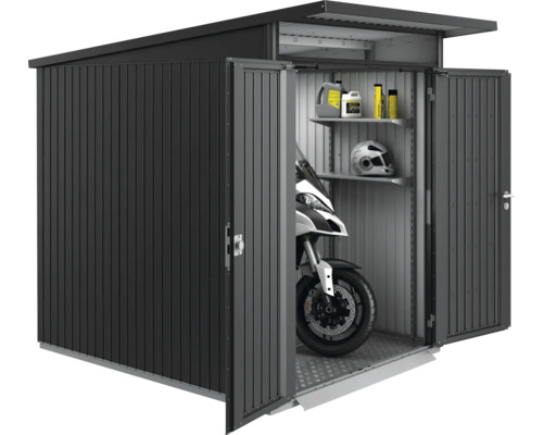 Geräumiger Geräteschuppen mit Motorrad, Regalen und Zubehör