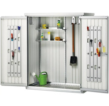 Armoire à outils ouverte avec outils et accessoires de jardinage