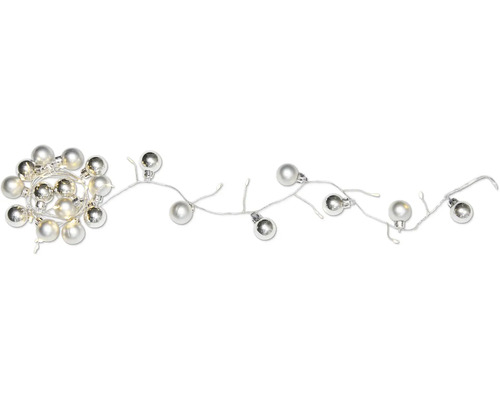 Lichterkette mit silberfarbenen Kugeln