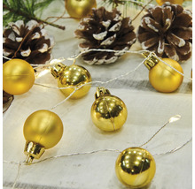 Dekorative Lichterkette mit goldenen Kugeln und Tannenzapfen