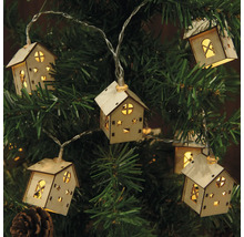 Lichterkette mit Hausmotiven auf einem Weihnachtsbaum
