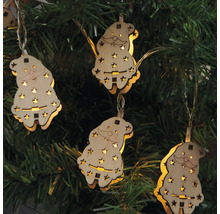 Weihnachtsbaum mit hölzerner Weihnachtsmann-Lichterkette