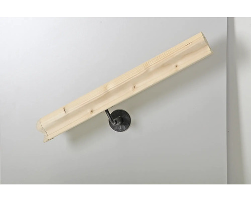 Holzhandlauf montiert an einer Wand mit Halterung