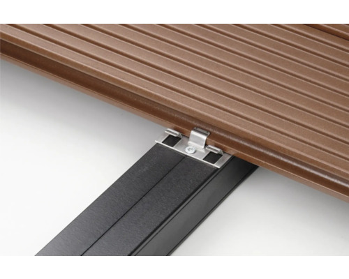 Lame de terrasse avec sous-structure et clip de fixation