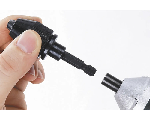 Main tenant un mandrin de perçage à serrage rapide pour perceuse