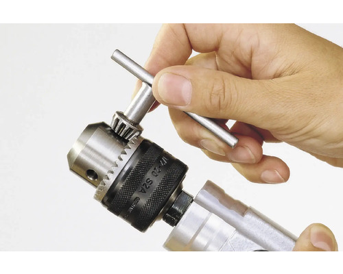 Mandrin de perçage serré avec une clé de mandrin.