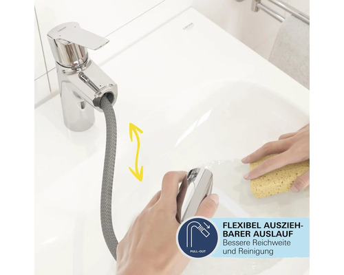 Robinet de lavabo avec douchette extractible en cours d''utilisation