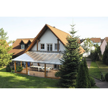 Maison avec toit de terrasse et jardin