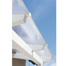 Vue détaillée d''un toit de terrasse avec plaques en polycarbonate