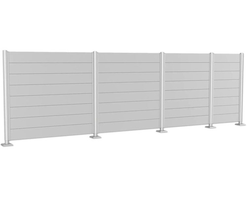 Clôture d''intimité avec panneaux horizontaux et poteaux métalliques