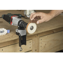 Perceuse avec accessoire de polissage et pâte à polir pour le polissage des métaux