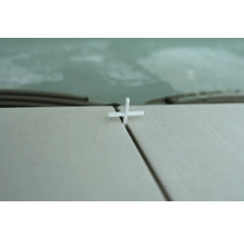 Fliesenzwischenraum mit Fugenkreuz