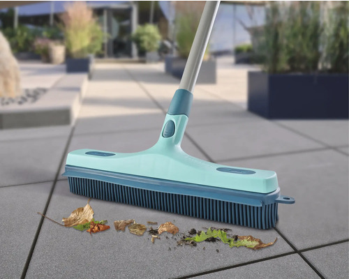 Gummibesen mit Stiel zum Reinigen von Aussenbereichen