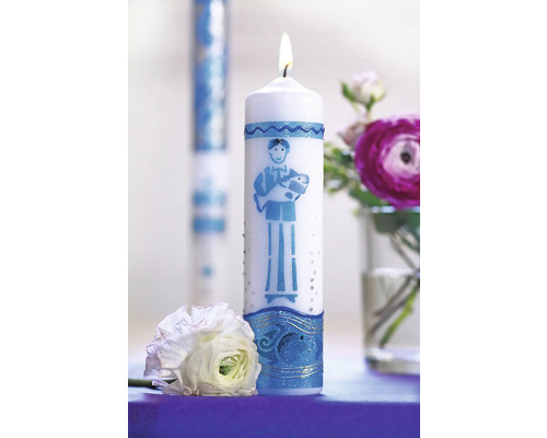 Bougie de communion décorée avec un motif de garçon