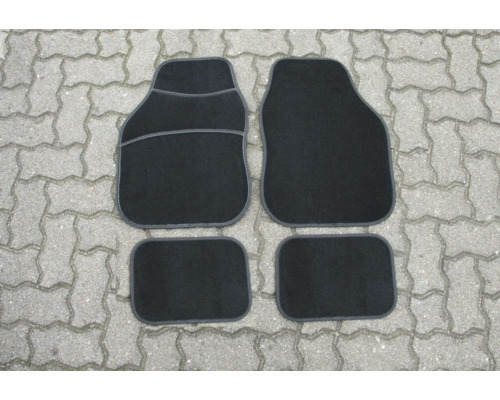 Vier schwarze Fussmatten für ein Auto