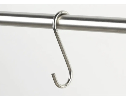 S-förmiger Haken aus Metall an einer Stange
