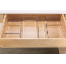 Tiroir ouvert avec boîtes de rangement transparentes pour l'organisation