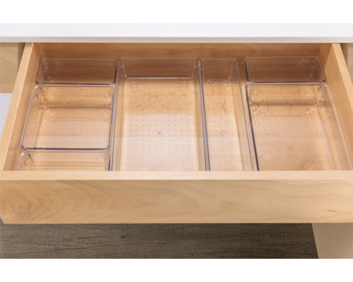 Tiroir ouvert avec boîtes de rangement transparentes pour l'organisation