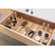 Tiroir avec boîtes de rangement transparentes et produits cosmétiques pour le rangement