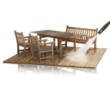 Terrasse en bois avec mobilier de jardin nettoyée avec un nettoyeur haute pression