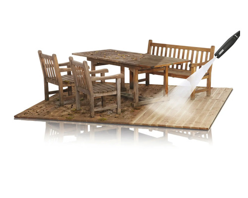 Terrasse en bois avec mobilier de jardin nettoyée avec un nettoyeur haute pression