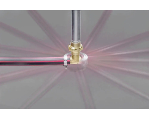 Bewässerungsanlage mit Schlauchanschluss im Betrieb