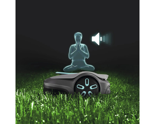 Mähroboter auf Rasen mit einer Meditationsfigur und einem Lautsprechersymbol darüber