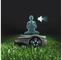 Un robot tondeuse à gazon sur une pelouse avec une figurine de méditation lumineuse et un symbole de haut-parleur au-dessus.