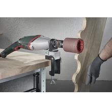 Ponceuse à bande stationnaire avec pièce à travailler serrée