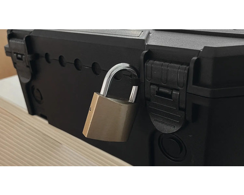 Boîte à outils avec cadenas