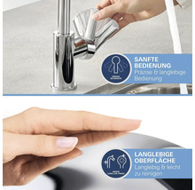 Detailaufnahme einer Küchenarmatur mit Hinweisen zu leichtgängiger Bedienung und langlebiger Oberfläche