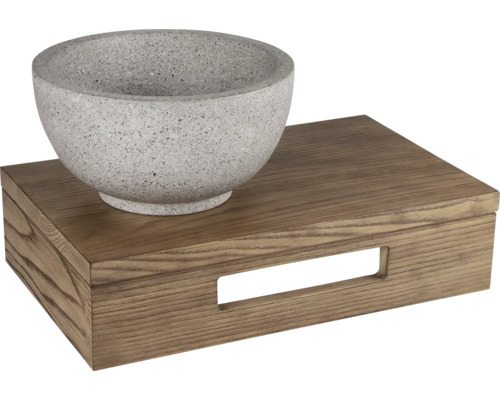 Schale auf Holztablett