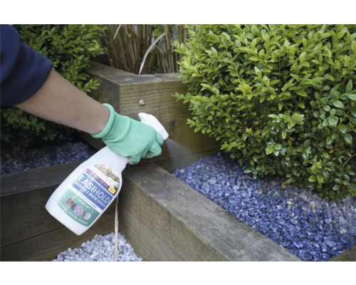 Application de liant pour paillis et pierres sur une plate-bande