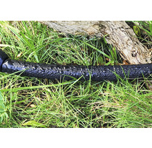 Gartenschlauch auf Rasen