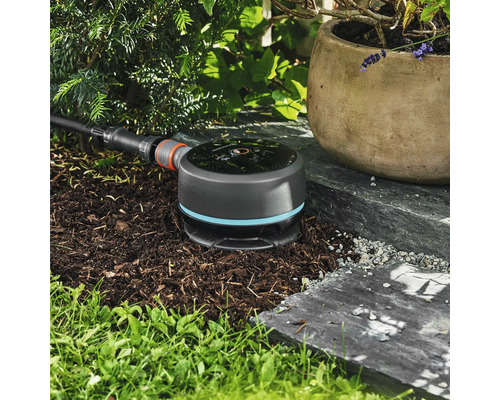 Commande d'arrosage Gardena dans le jardin pour un arrosage automatique