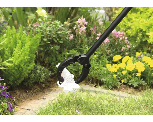 Greifzange zum Aufheben von Müll im Garten