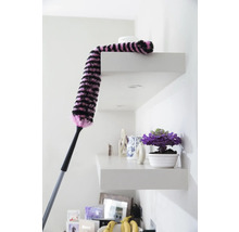 Plumeau nettoyant une étagère