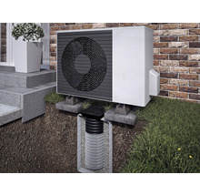 Pompe à chaleur extérieure avec puits d'infiltration perméable pour l'évacuation des eaux de pluie