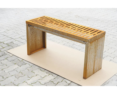 Metallbank mit Rostoptik für den Aussenbereich