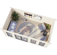 Vue intérieure d'une cabane de jardin avec canapé, fauteuils, table et décoration